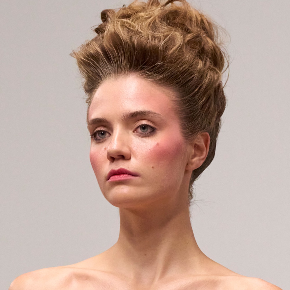 العناية بالرقبة والصدر واهم النصائح