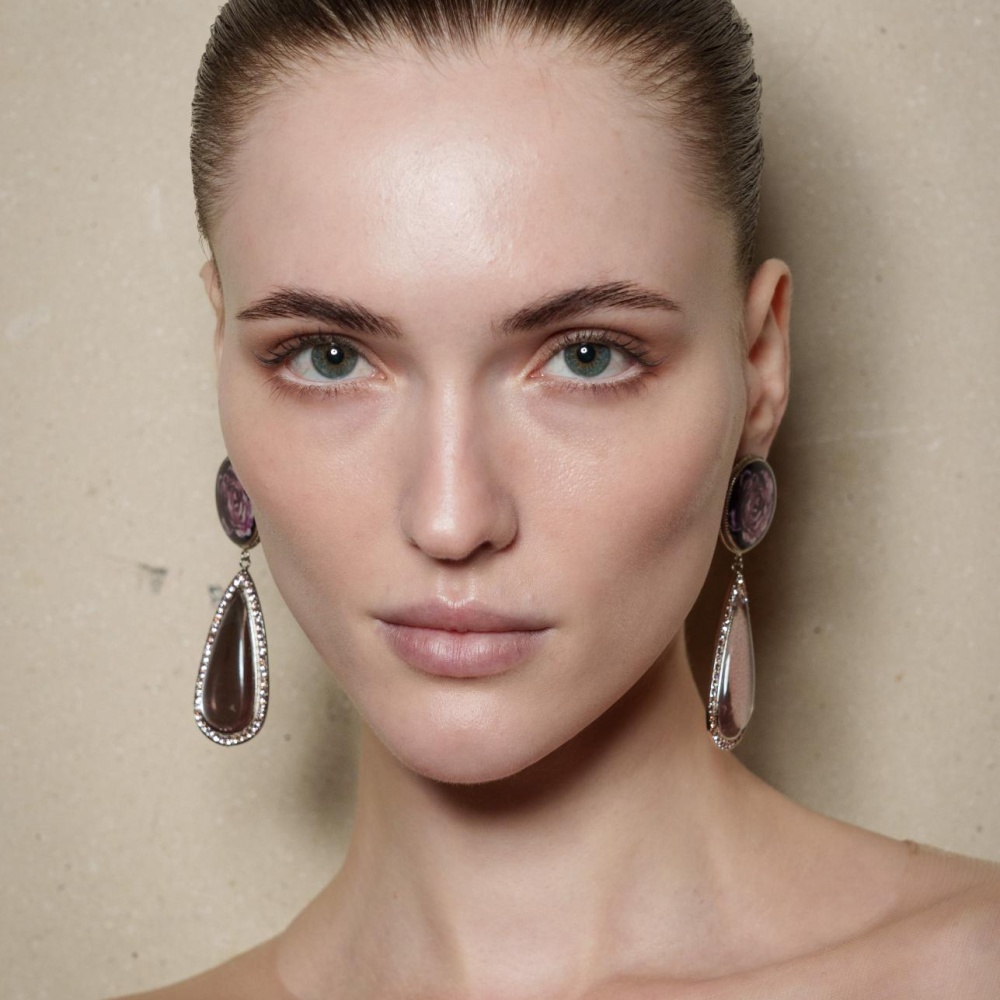 الاستحمام بالماء البارد أم الدافئ؟ اكتشفي الخيار الأفضل لبشرتكِ