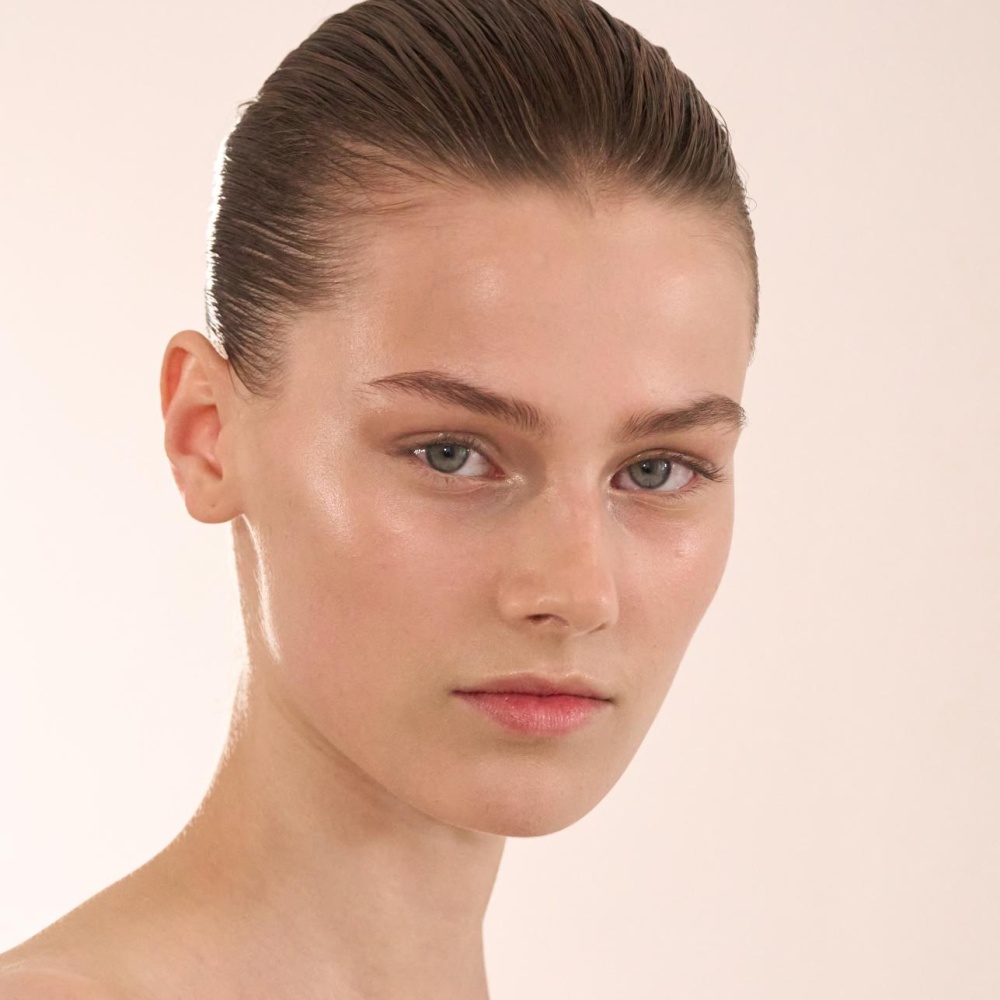 تفتيح البشرة بذكاء مقارنة بين الكريمات الطبيعية والكيميائية