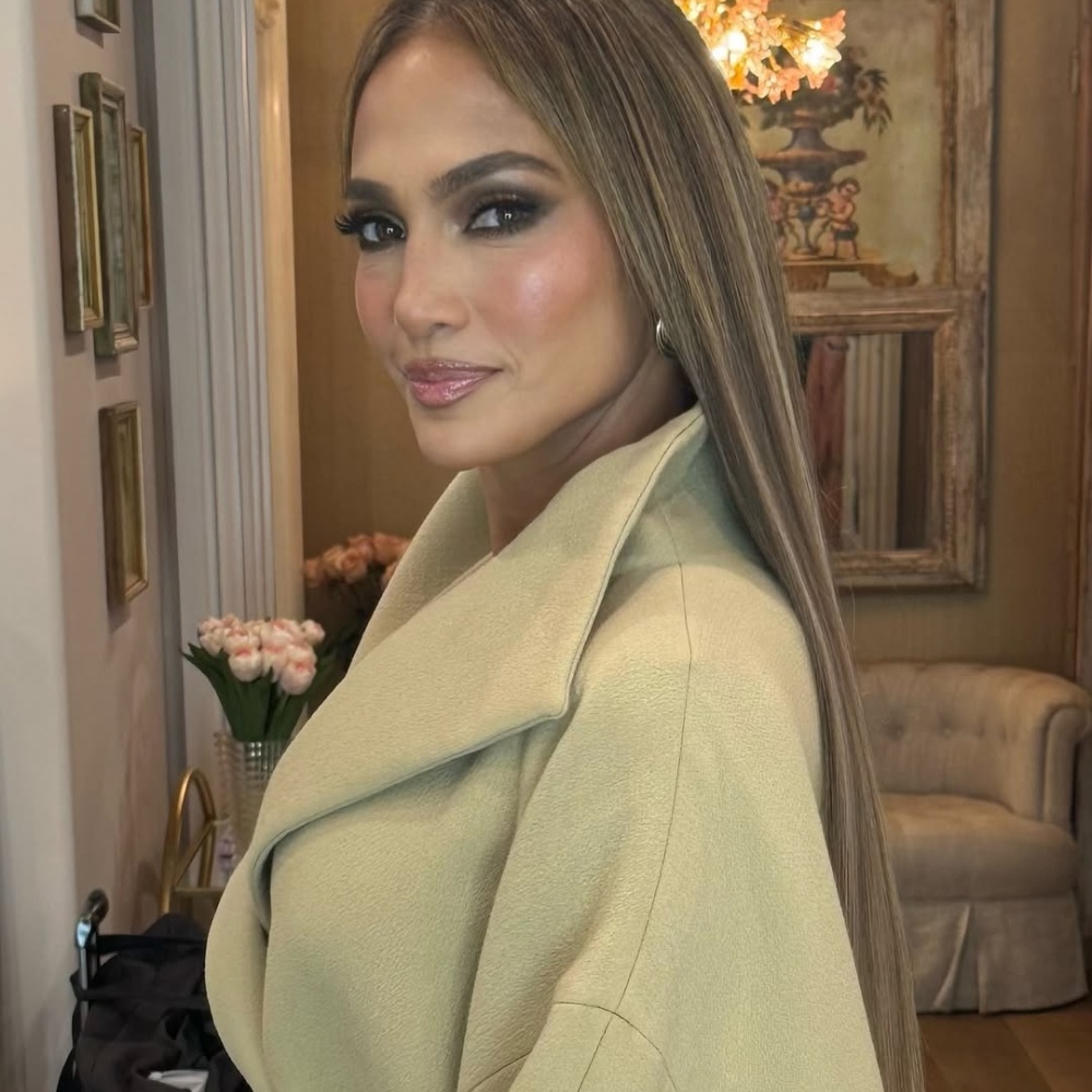 صبغات الشعر البني بتدرجات العسلي المتموج من وحي Jennifer Lopez