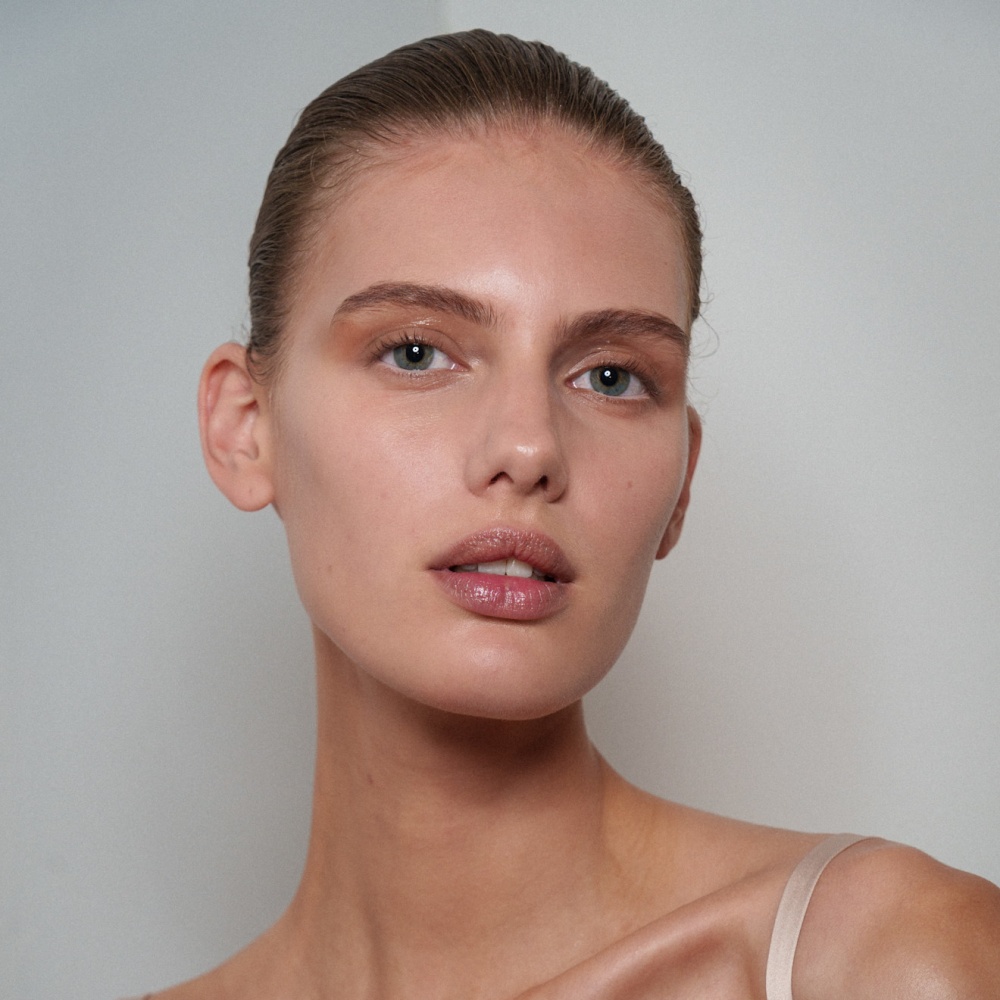 كريمات محيطة بالعيون لتفتيح البشرة من وحي Ashi Studio