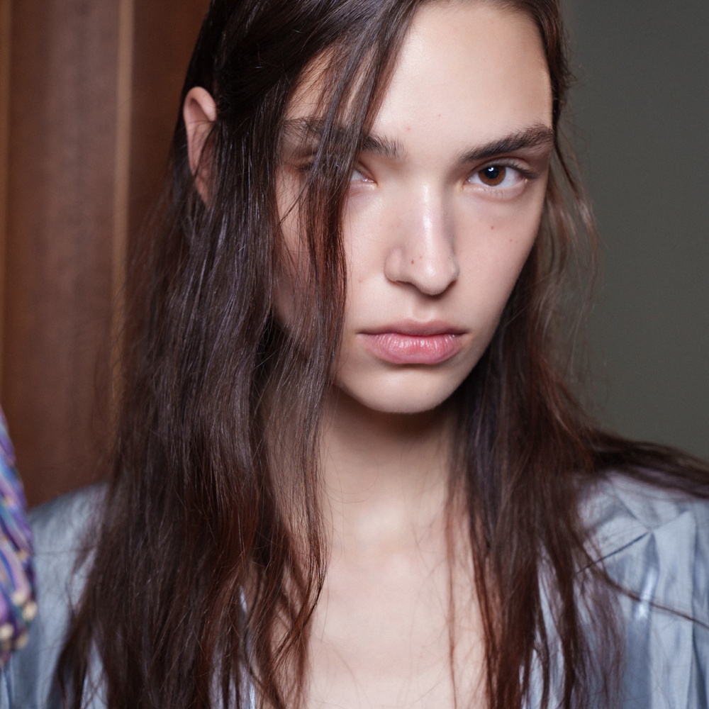 أفضل 3 مكملات لتسريع نمو الشعر وزيادة كثافته بشكل ملحوظ