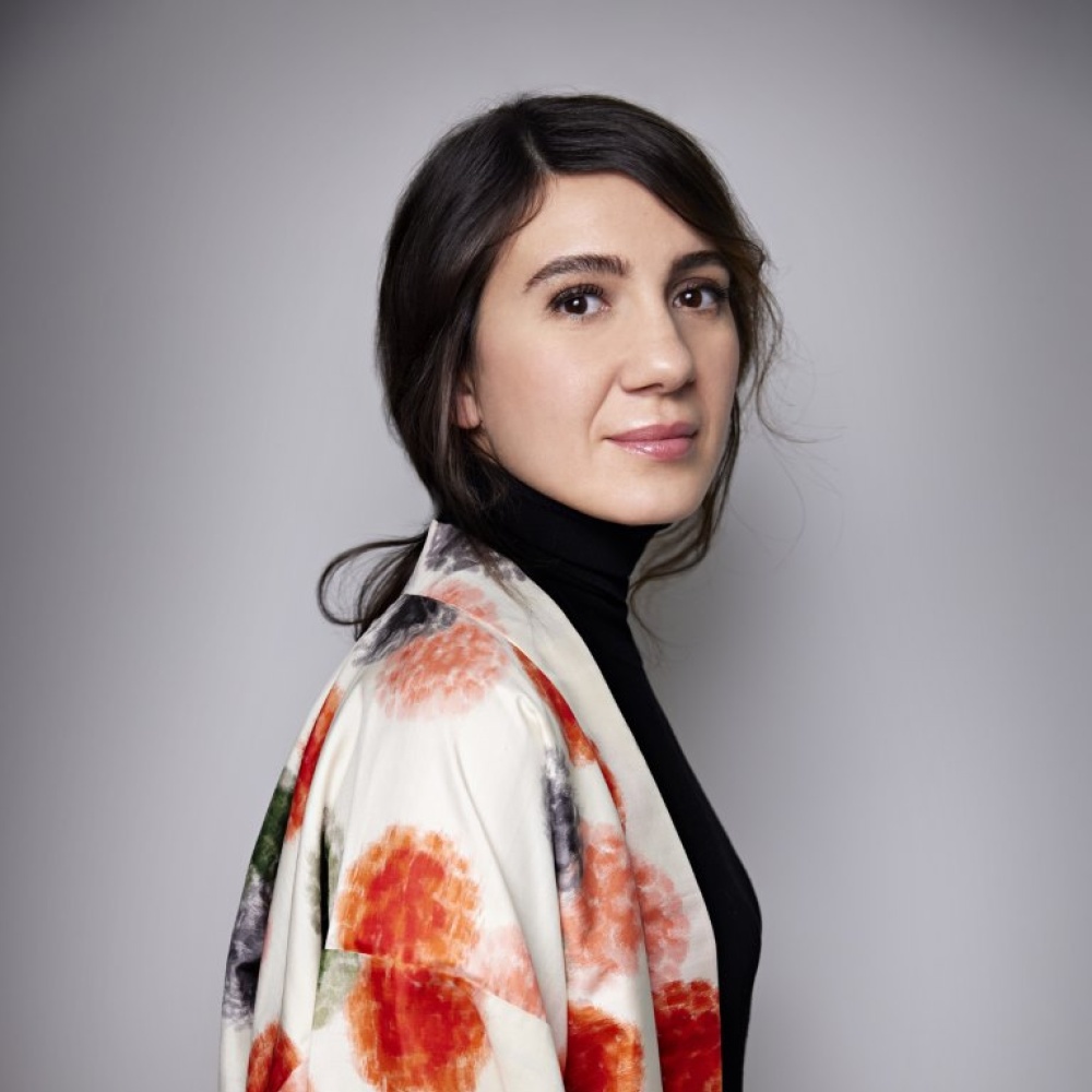 مجلة هي تلتقي مع ماريا بورو  رئيسة معرض سالوني ديل موبيلي