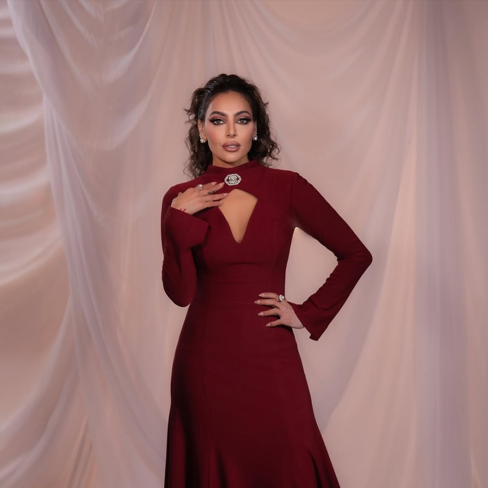 نجمات الخليج يتألّقن بفساتين سهرة ناعمة وألوان خريفية تنبض بالأنوثة والرقي