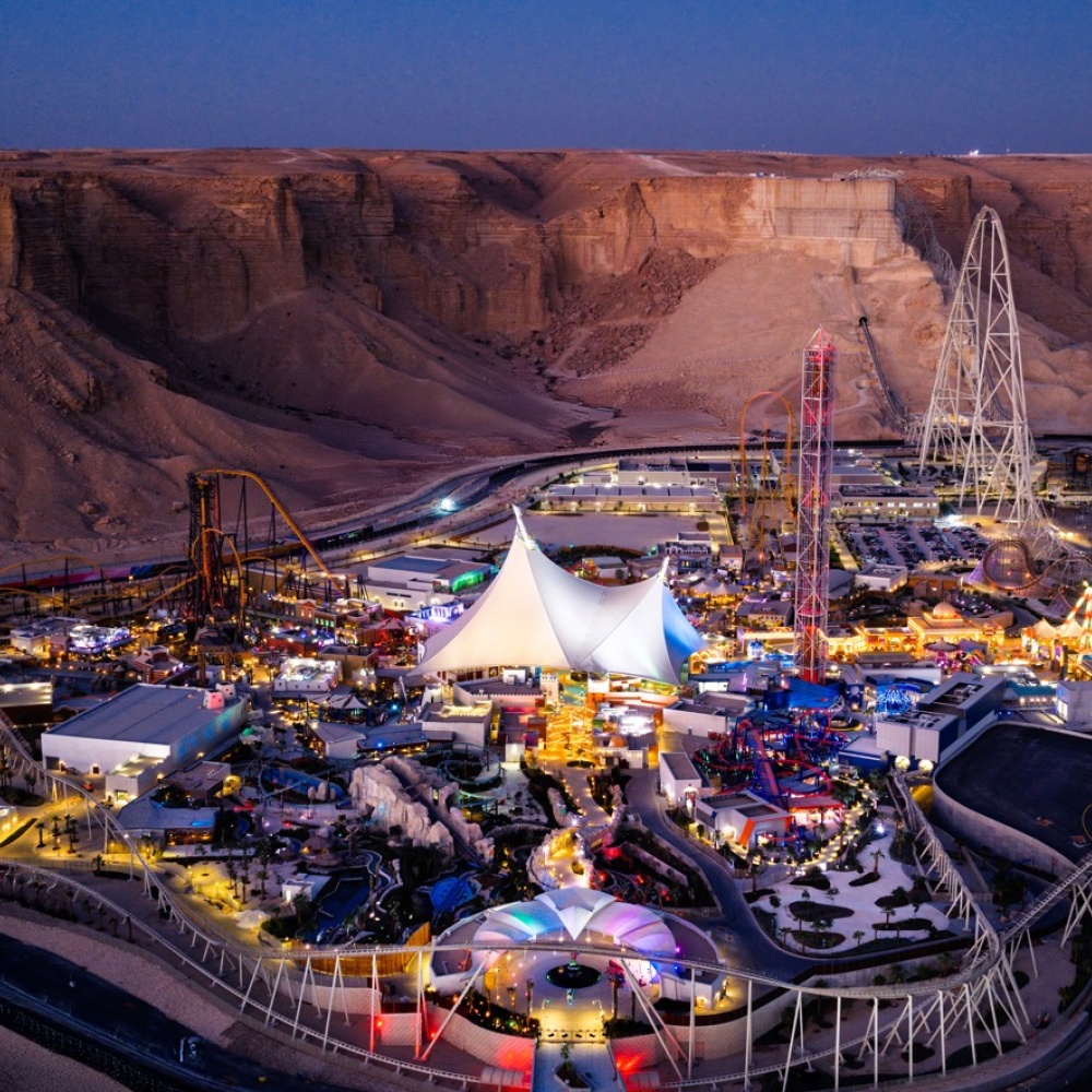 المملكة تستعد لإطلاق أيقونتين جديدتين في عالم الترفيه… اكتشفوا مستقبل المغامرة في أكوارابيا وSix Flags القدية