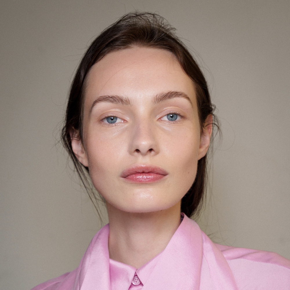 تنظيف البشرة العميق في المنزل... هل يغني عن جلسات العيادة؟