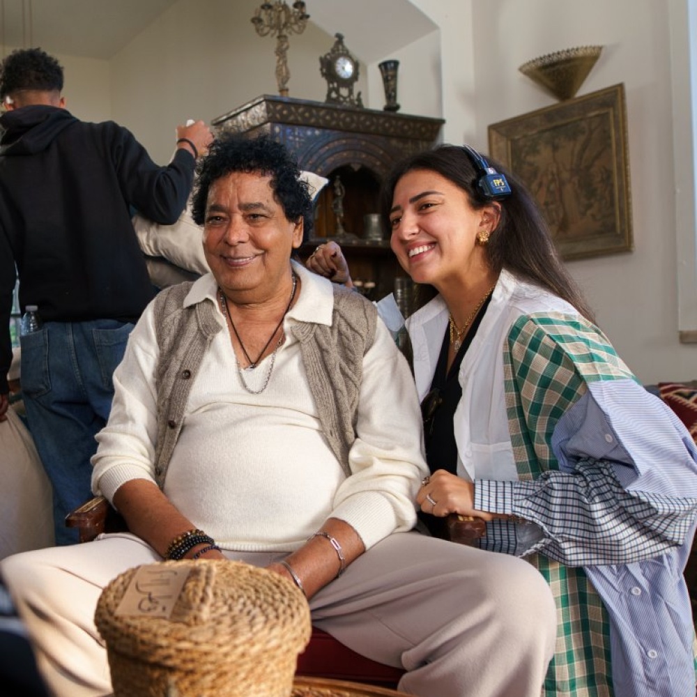 من إخراج المخرجة الصاعدة ليلي غالب: محمد منير يطلق الأغنية الرسمية لبطولة كأس العرب فيفا قطر 2025