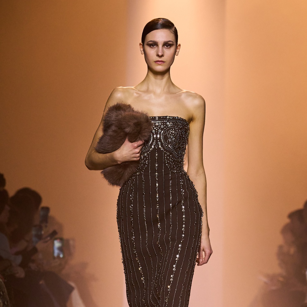 من مجموعة "إيلي صعب" Elie Saab لخريف وشتاء 2025 