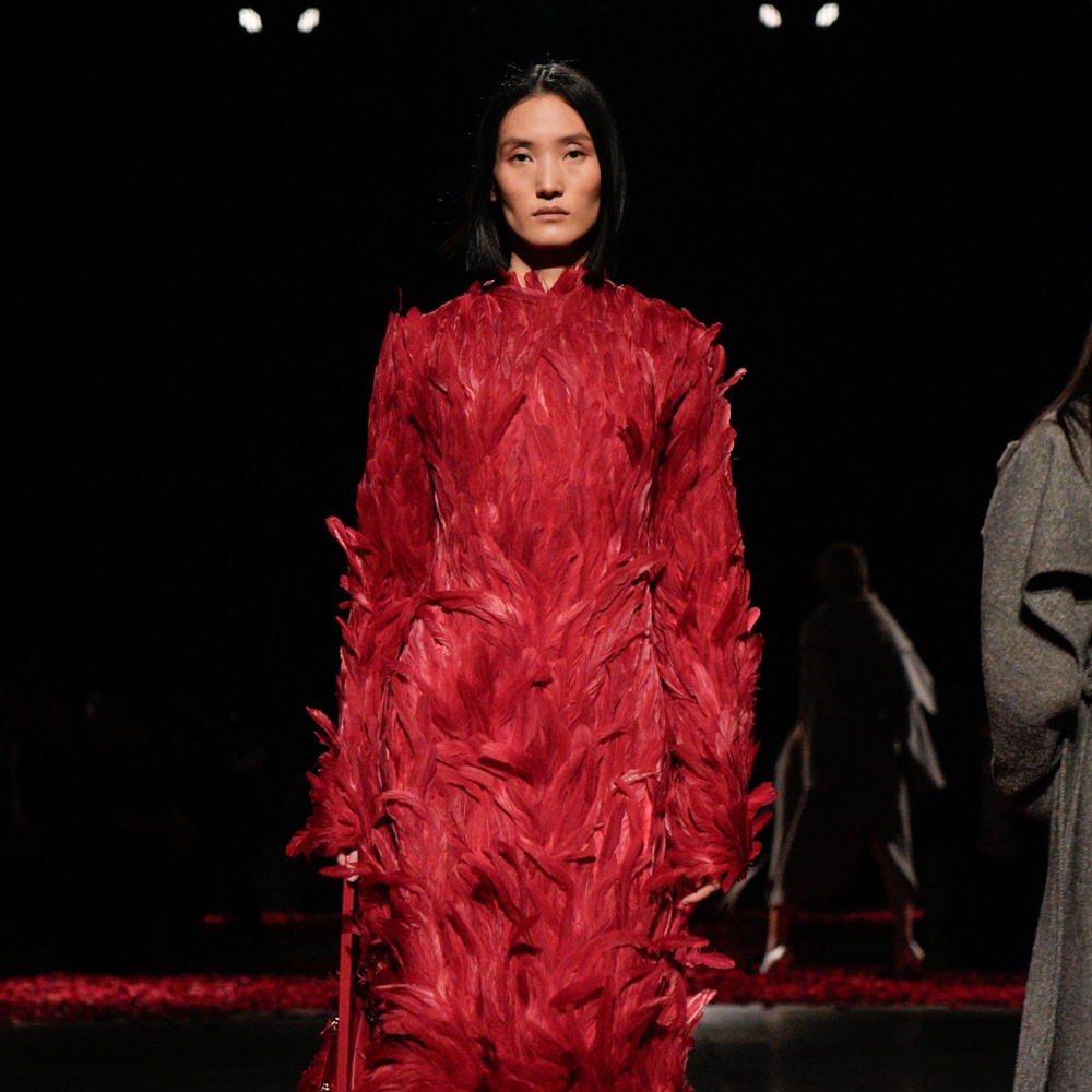 صيحة الريش لشتاء 2026 من Ferragamo