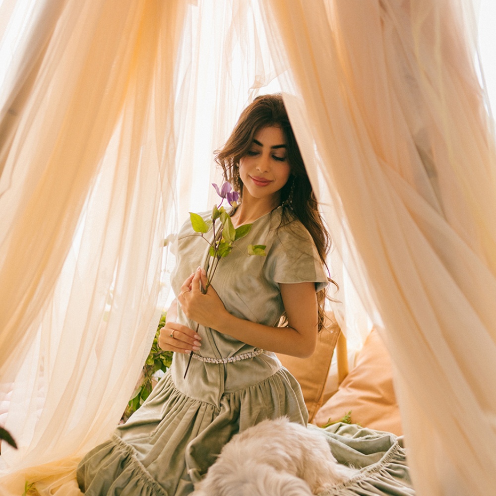 الفنانة والكاتبة السعودية لينا الناصر