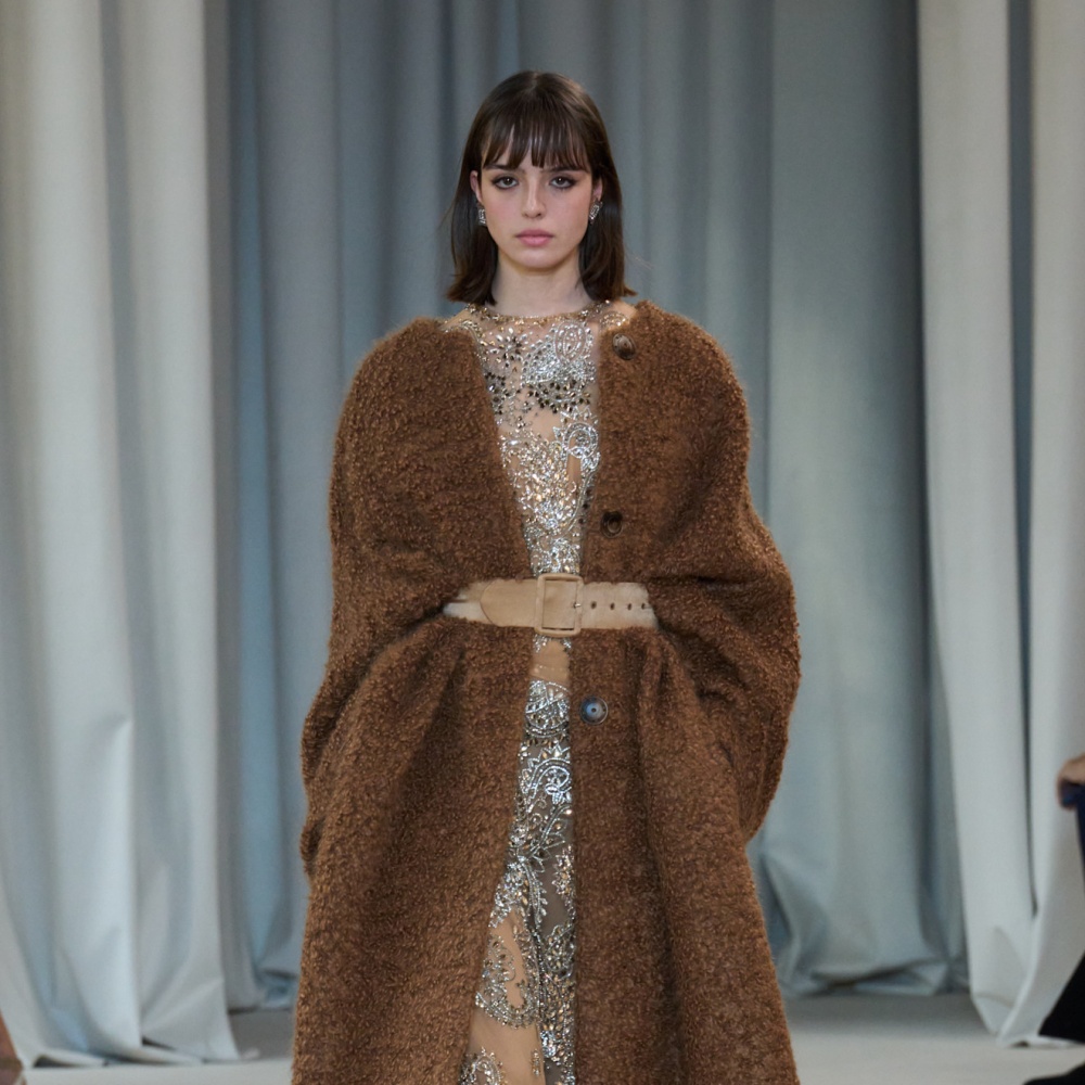 المعاطف الصوف بارزة هذا الخريف بألوان وقصات تليق بكافة المناسبات