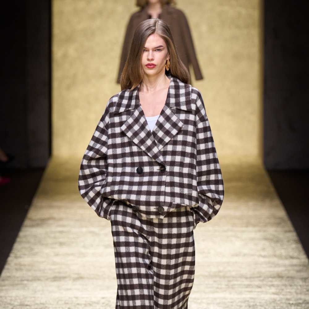 البني مع الكارو موضة أنيقة وأساسية في خزانتك هذا الموسم