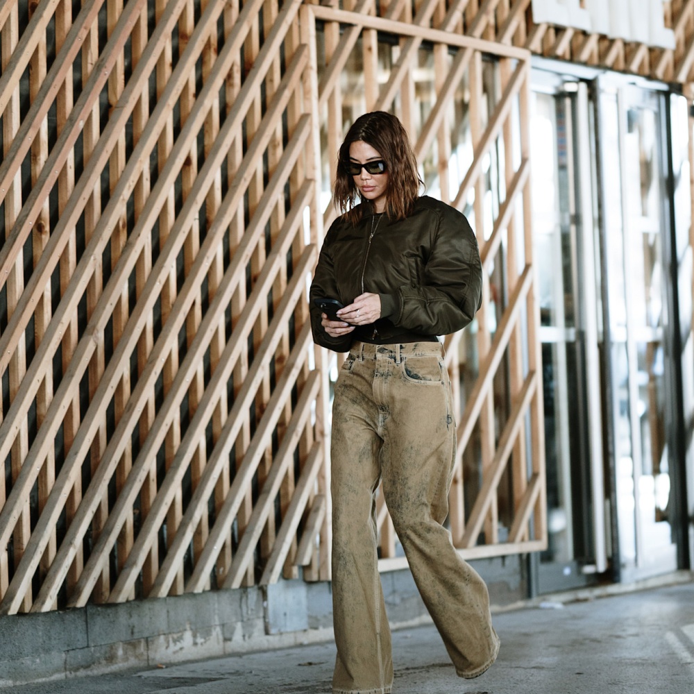 الـBomber جاكيت في إطلالة من Street style