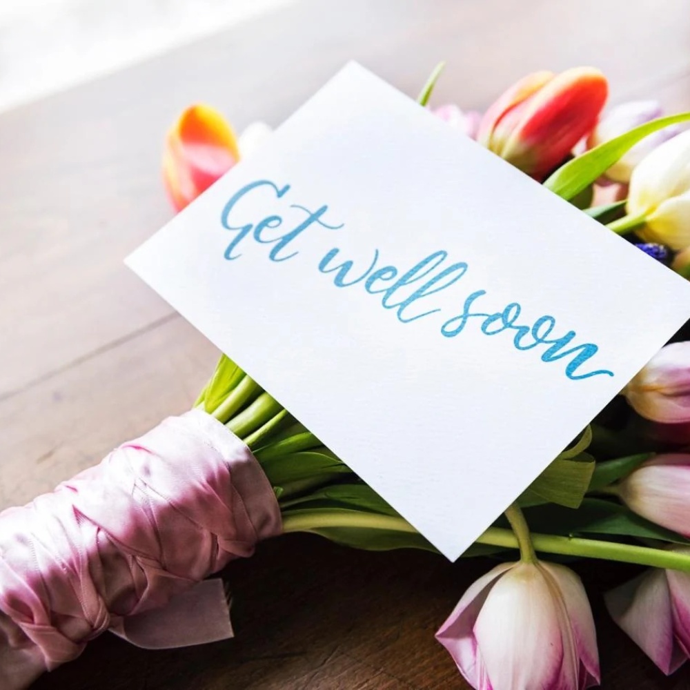 دعاء ورسائل تهنئة بالسلامة بعد العملية الجراحية للأصدقاء والعائلة