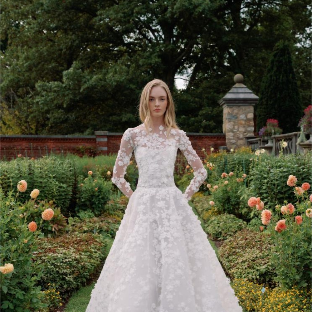 تطريزات الدانتيل الفاخرة احتضنت عروس ساريه نوري