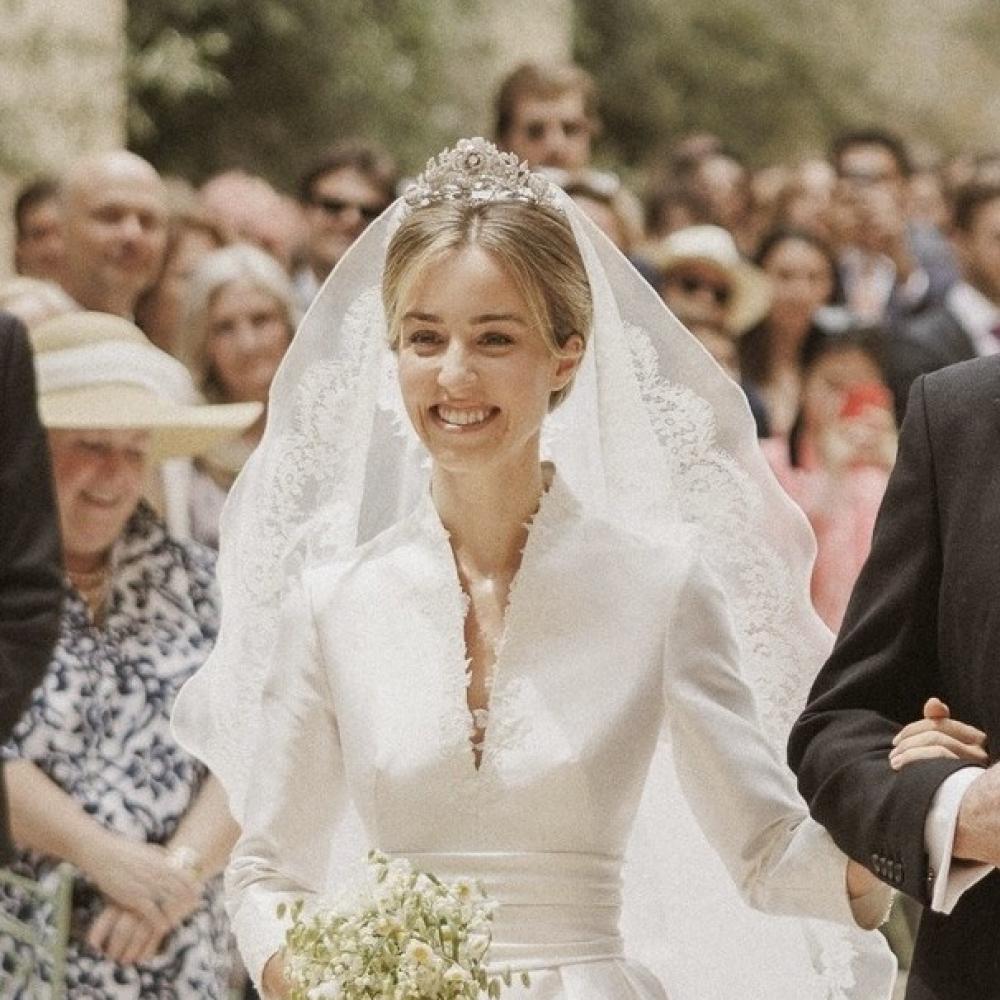 الأميرة شارلوت أميرة ناساو اختارت تاجها من مجوهرات العائلة