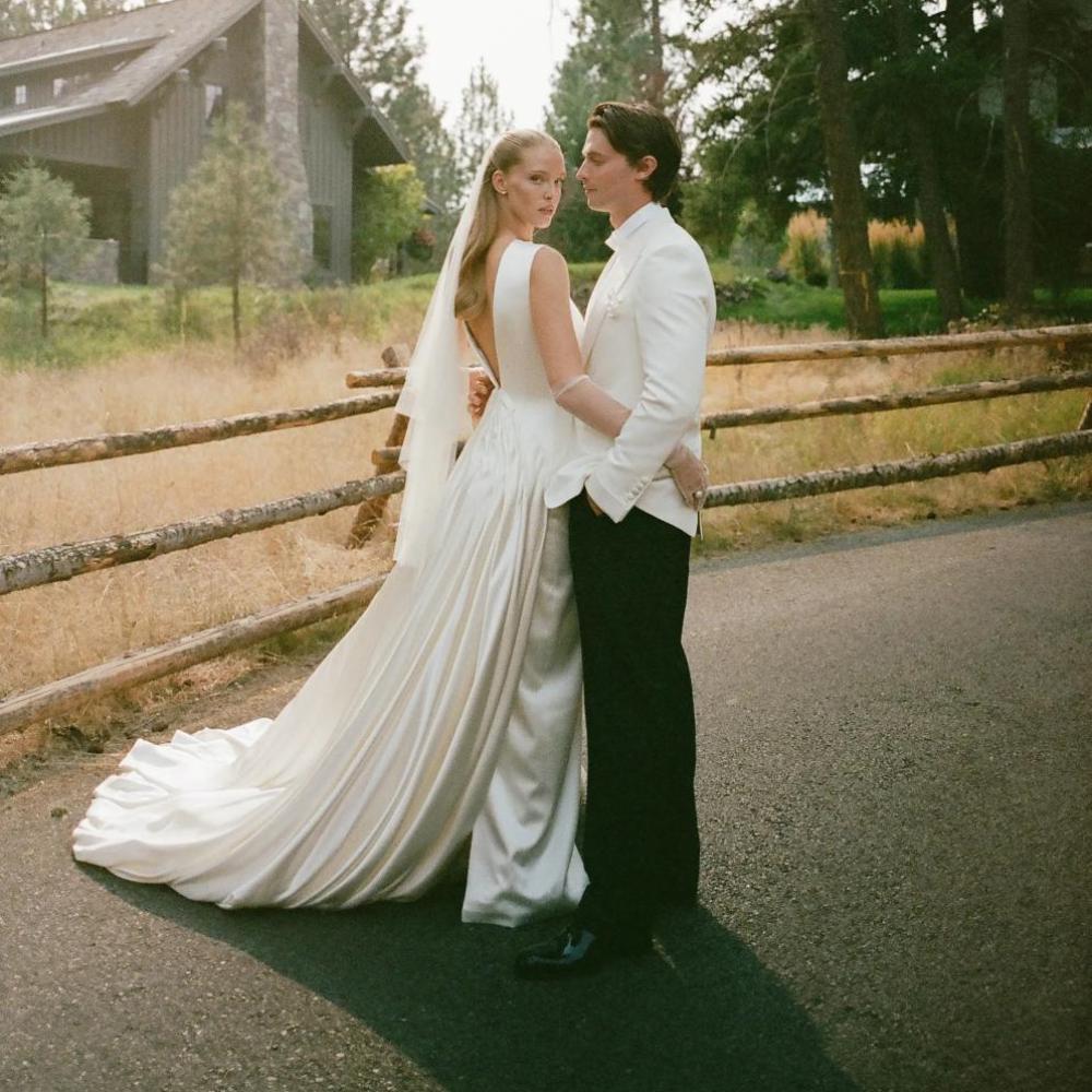 باتريك شوارزنيجر Patrick Schwarzenegger وآبي تشامبيون Abby Champion