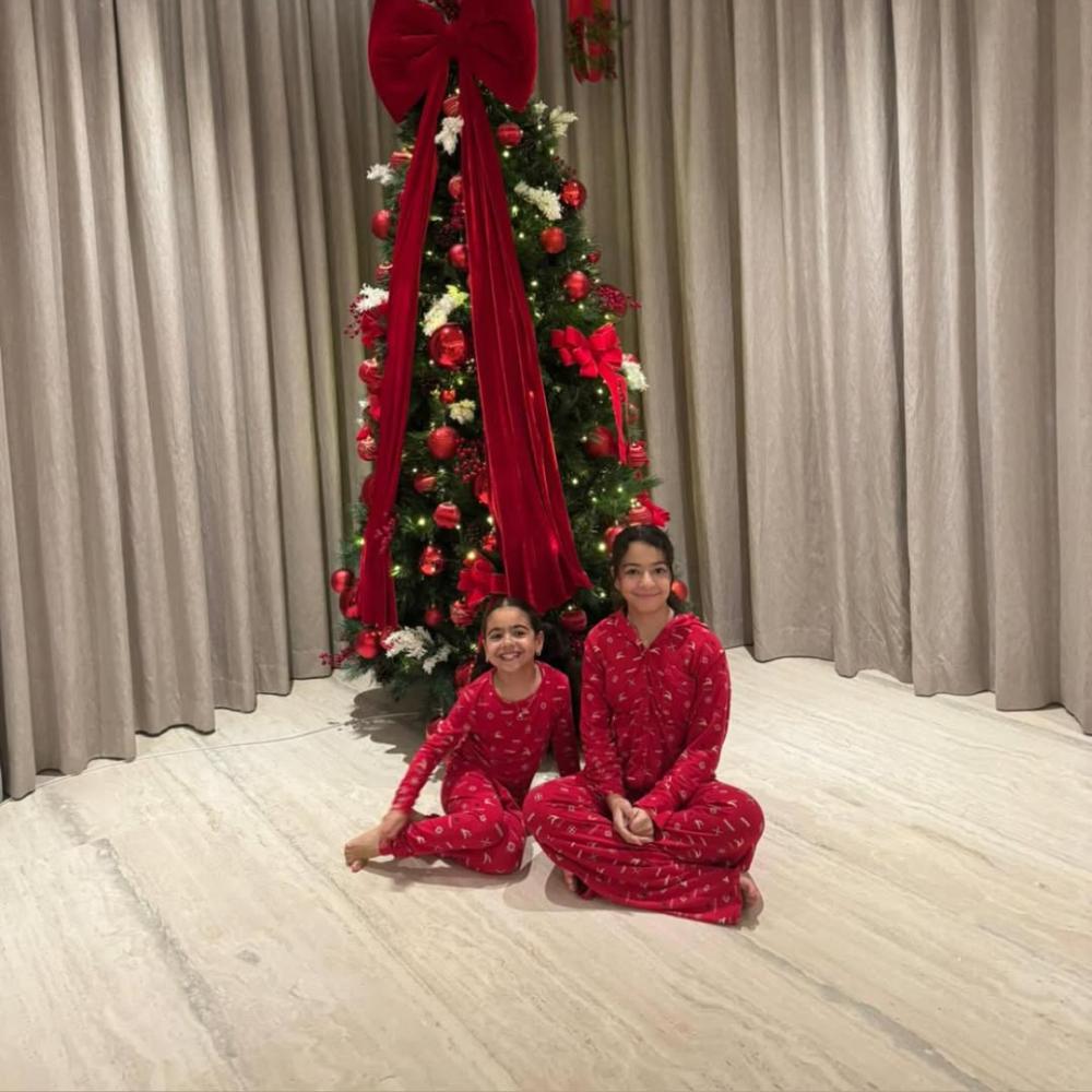 بنات محمد صلاح بدونه في صورة رأس السنة