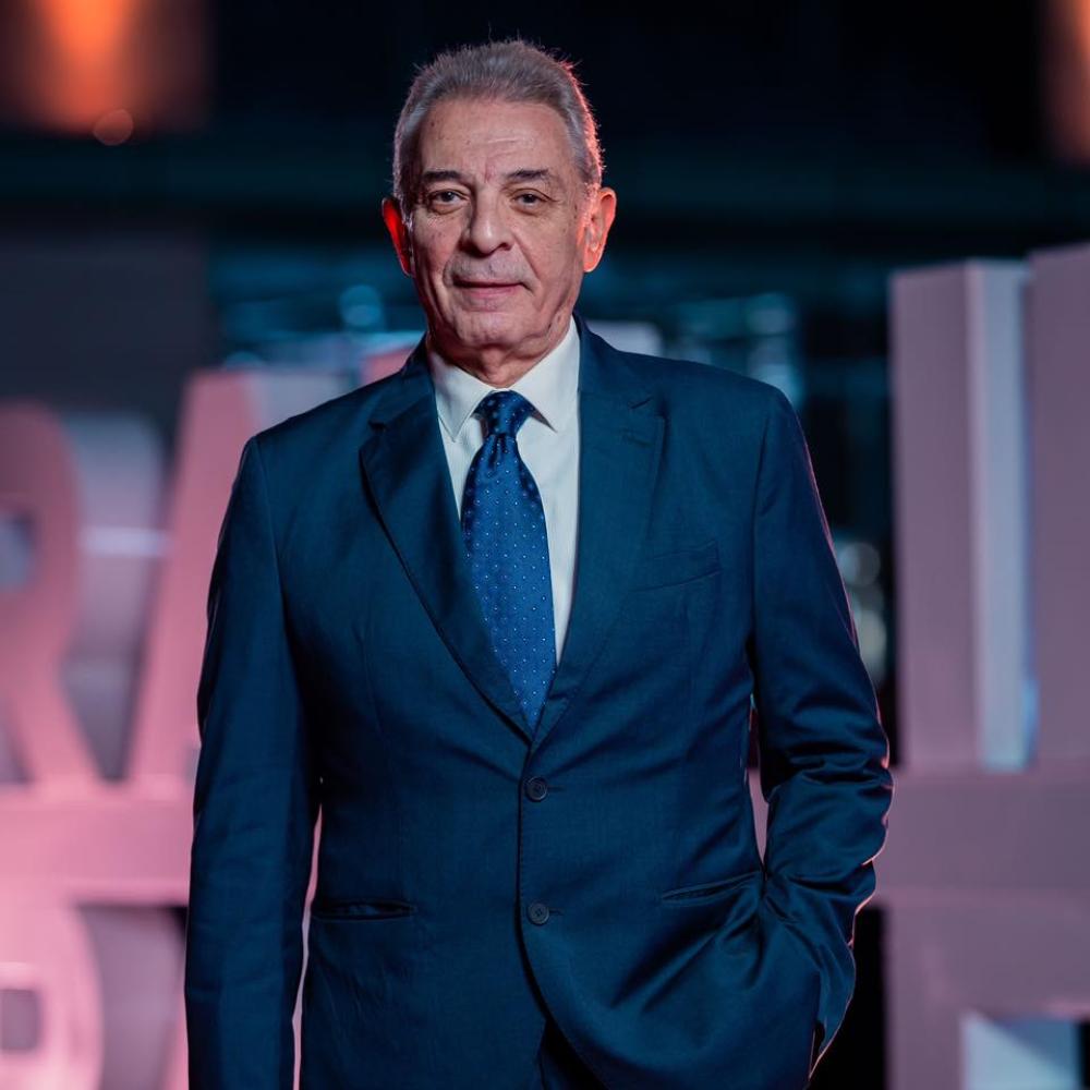 تفاصيل الأزمة الصحية للفنان محمود حميدة