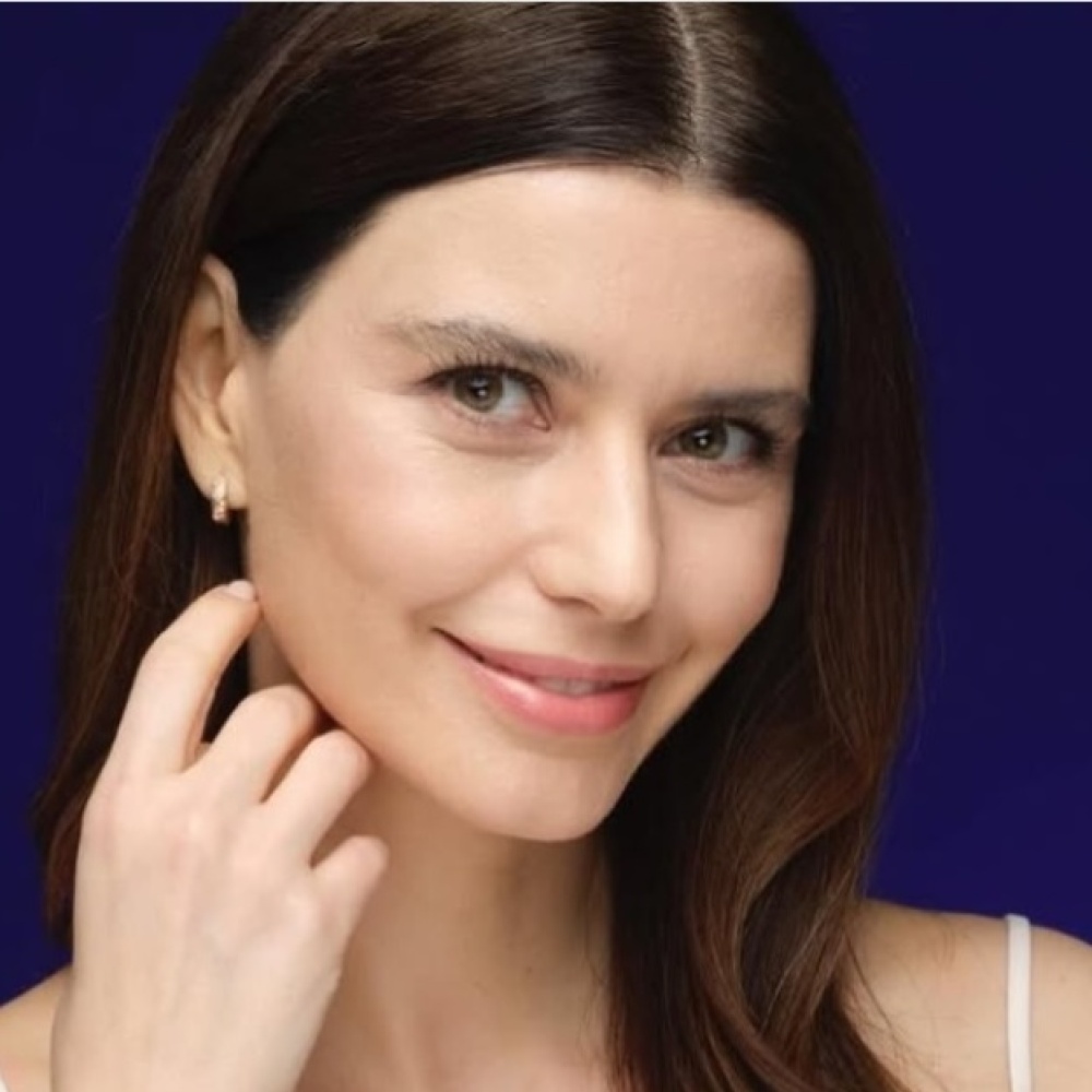 تهتم النجمات بتطبيق واقي الشمس قبل المكياج