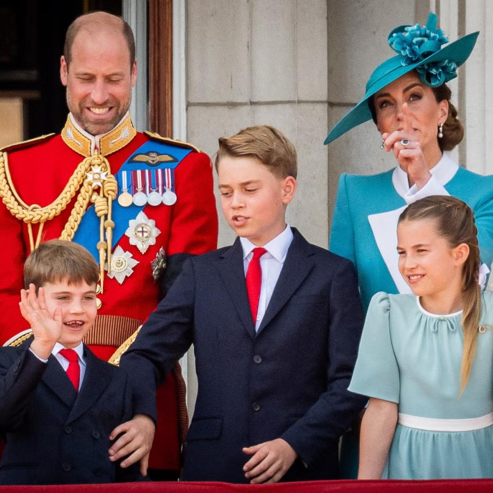 جورج، وشارلوت، ولويس—العالم جرعة من الإيجابية المطلوبة خلال استعراض الألوان