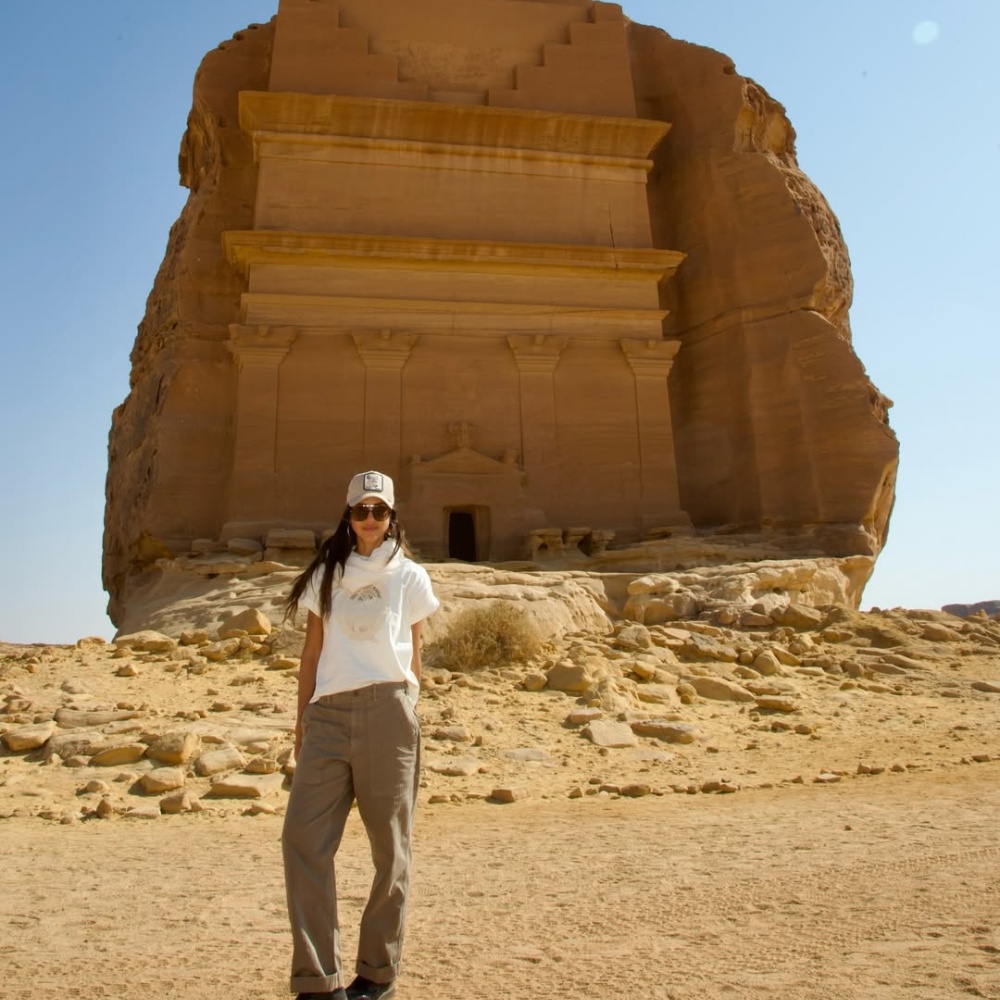 جيسيكا ألبا في منطقة الحِجر