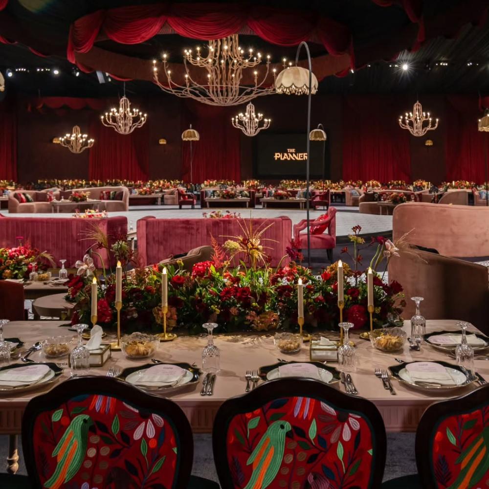 زفاف يدمج بين اللونين الأحمر والزهري