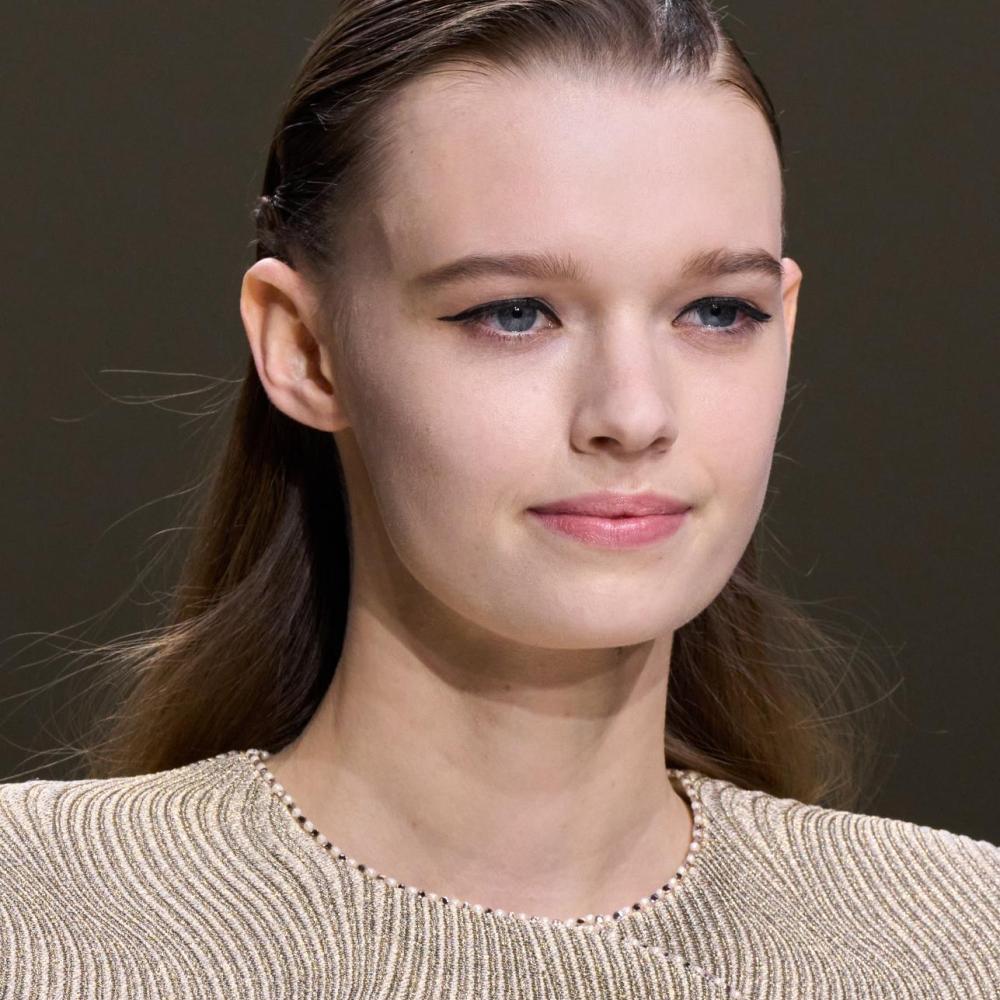 استعيدّي توازن بشرتك الدهنية بمكونات طبيعية لإشراقة خالية من العيوب في 2026