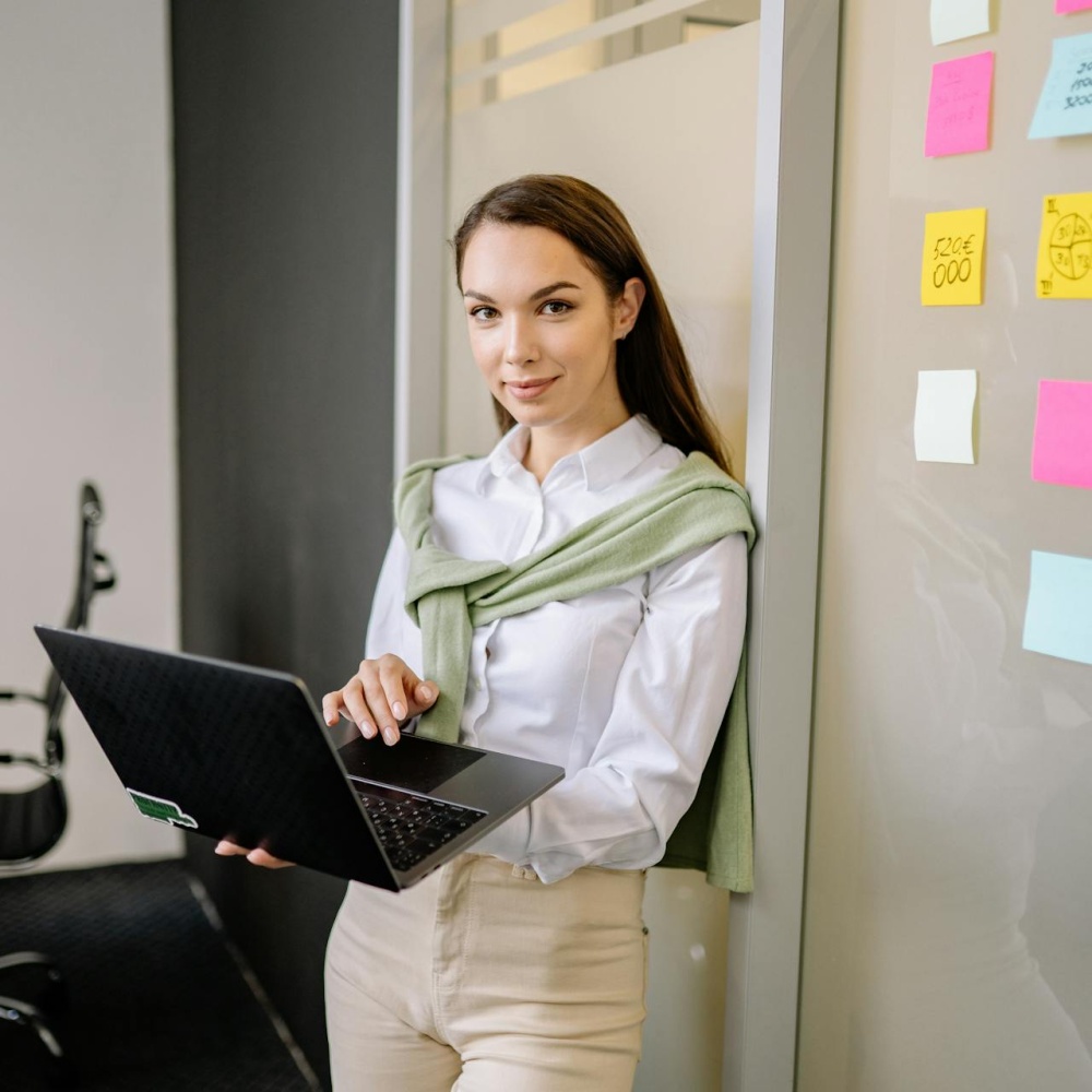 خطوات واستراتيجيات عملية تبني شخصيتكِ الرقمية المتطورة بنجاح.. اعتمديها