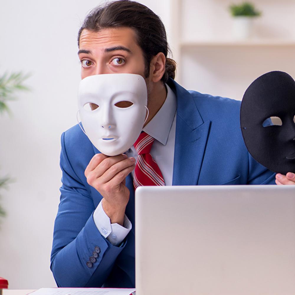 كيف تهزمين مُنتحل الشخصيات وتكسرين فخ الابتزاز بذكاء نفسي؟