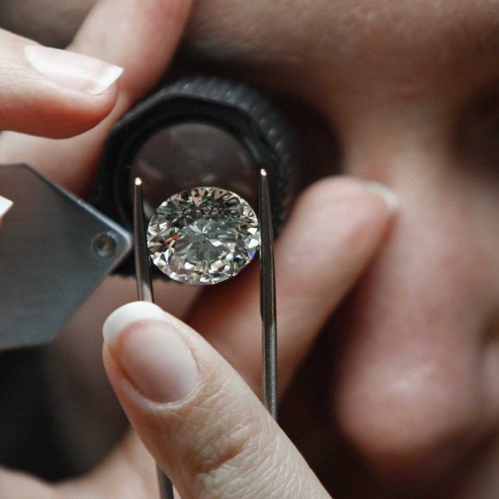 كيف نكشف أسرار المجوهرات والأحجار الكريمة المزيّفة؟