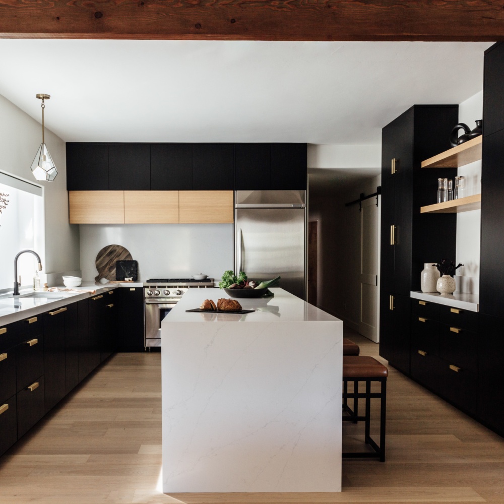 لجعل المطبخ أكثر إشراقًا، هناك العديد من الأفكار الفعالة التي يمكن اعتمادها