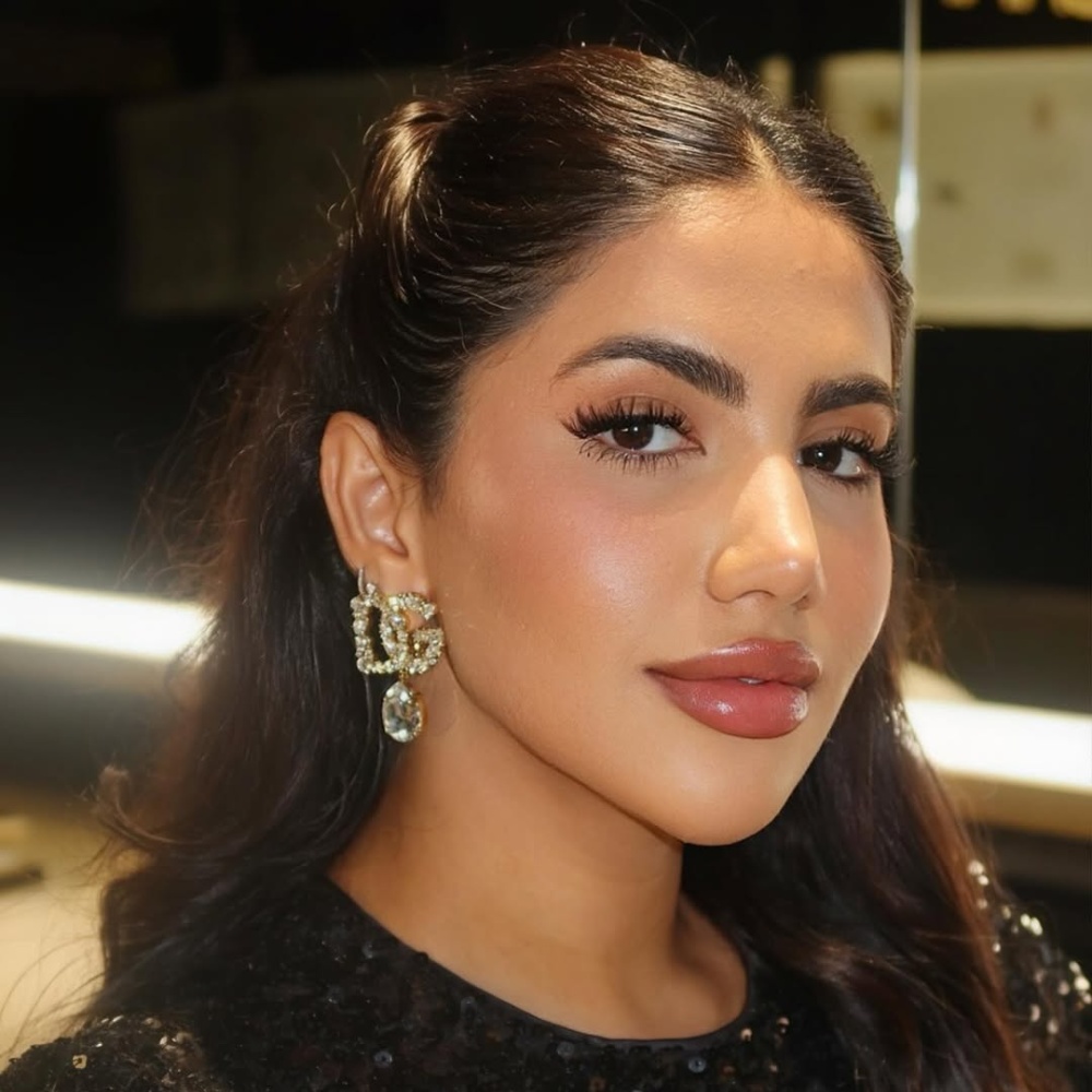 ألوان الشتاء تلمع: كيف تصنعين إشراقة ناعمة ودافئة لبشرتك؟