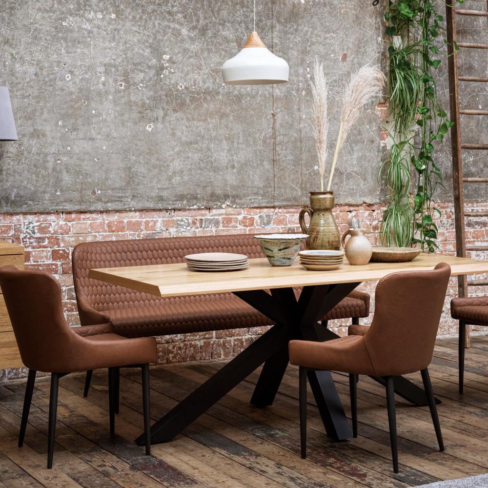 يتصدر الجلد صيحات موضة ديكورات هذا الشتاء