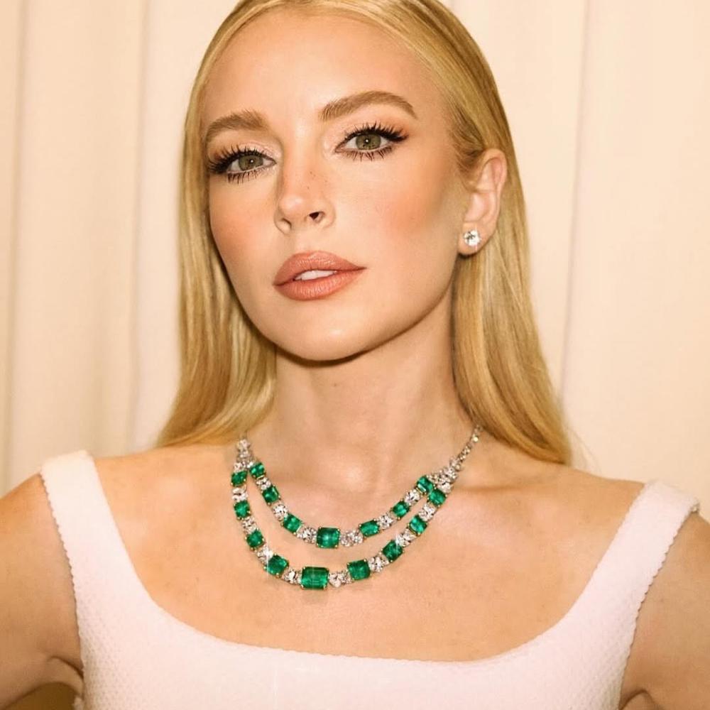  إطلالة Lindsay Lohan برسمات المكياج المشمشي- الصورة من حساب Rob Zangardi على انستغرام