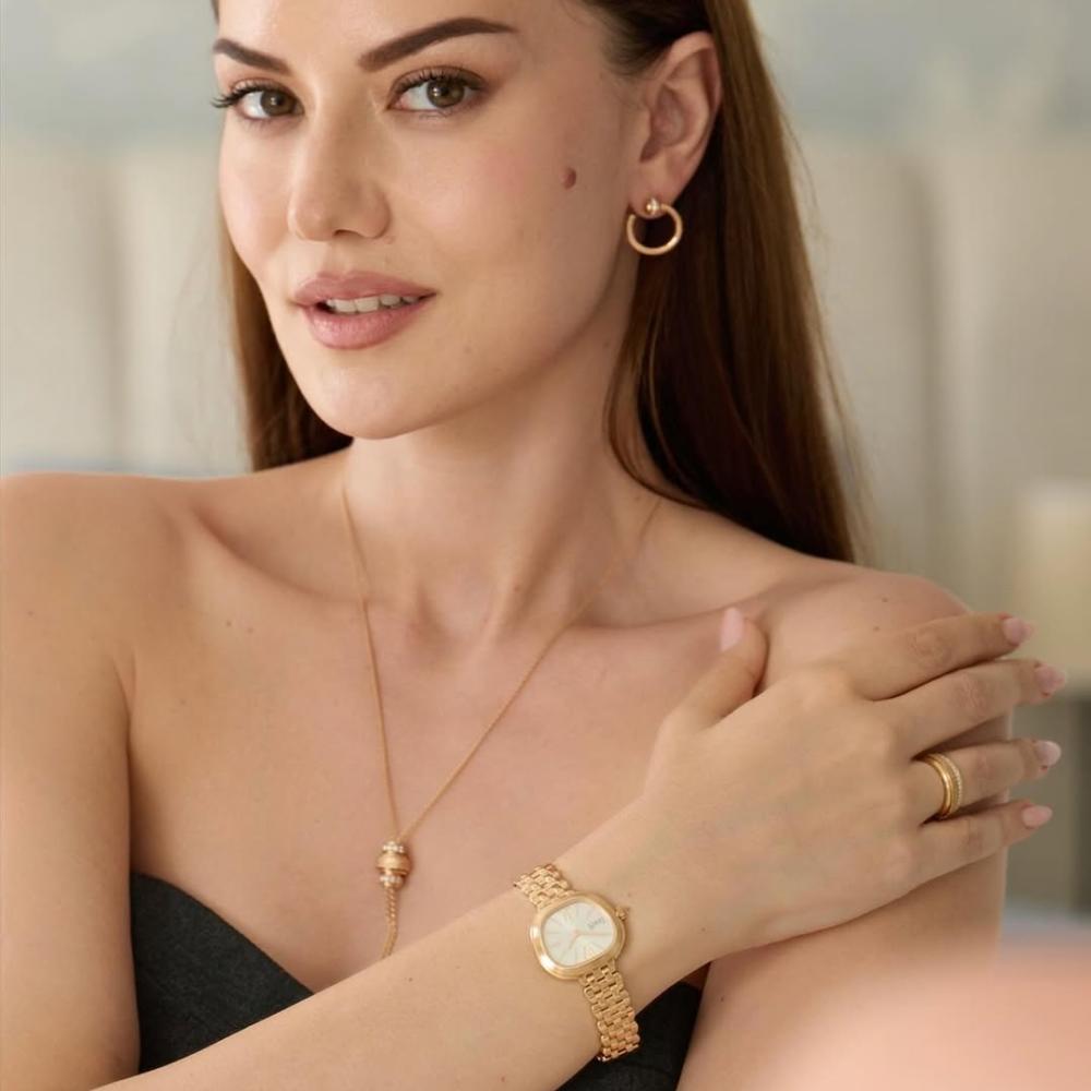 تتمتع فهرية أفجان ببشرة مثالية ونضره (1)