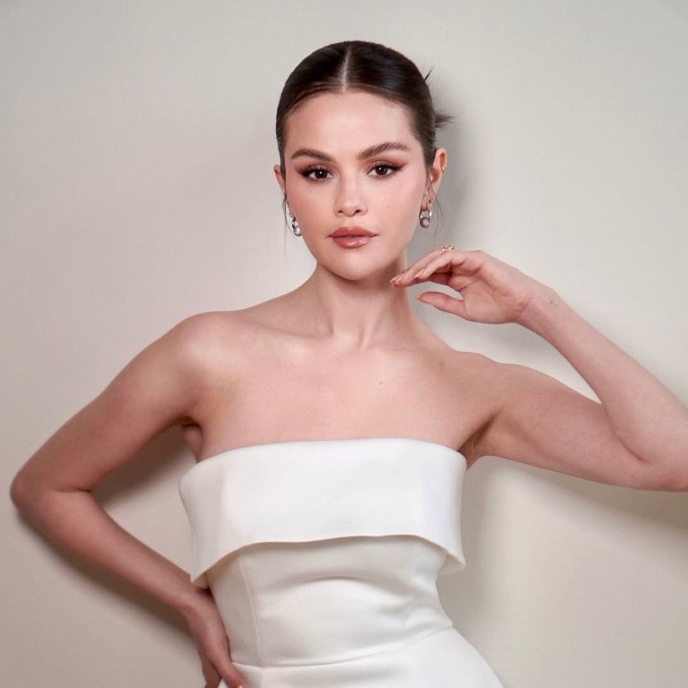 رسمات الحواجب العريضة بخطوط موحدة