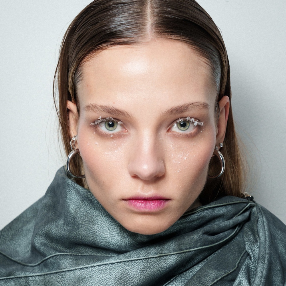 صيحات الرموش الطويلة والبيضاء من دار Weinsanto