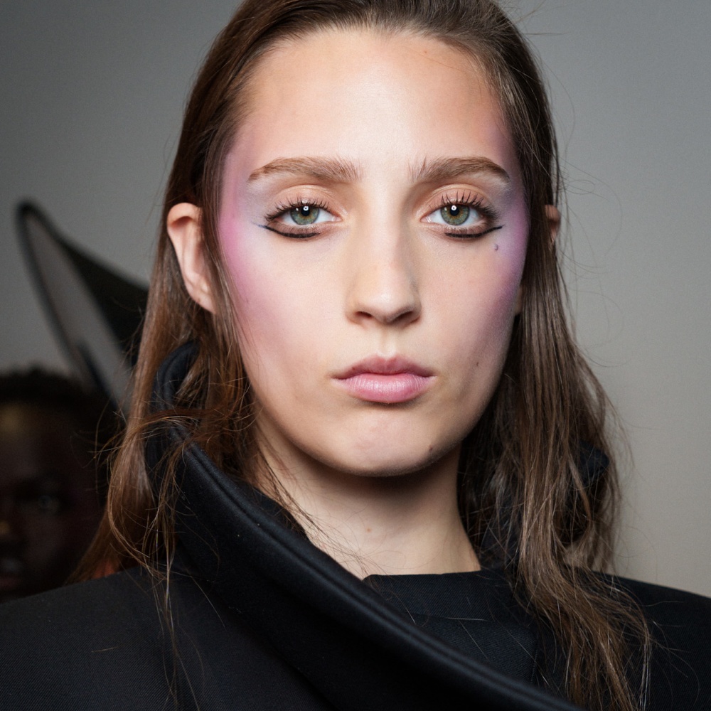 إطلالة تروي الجمال .. ابتكارات تعيد رسم سحر المكياج هذا الموسم