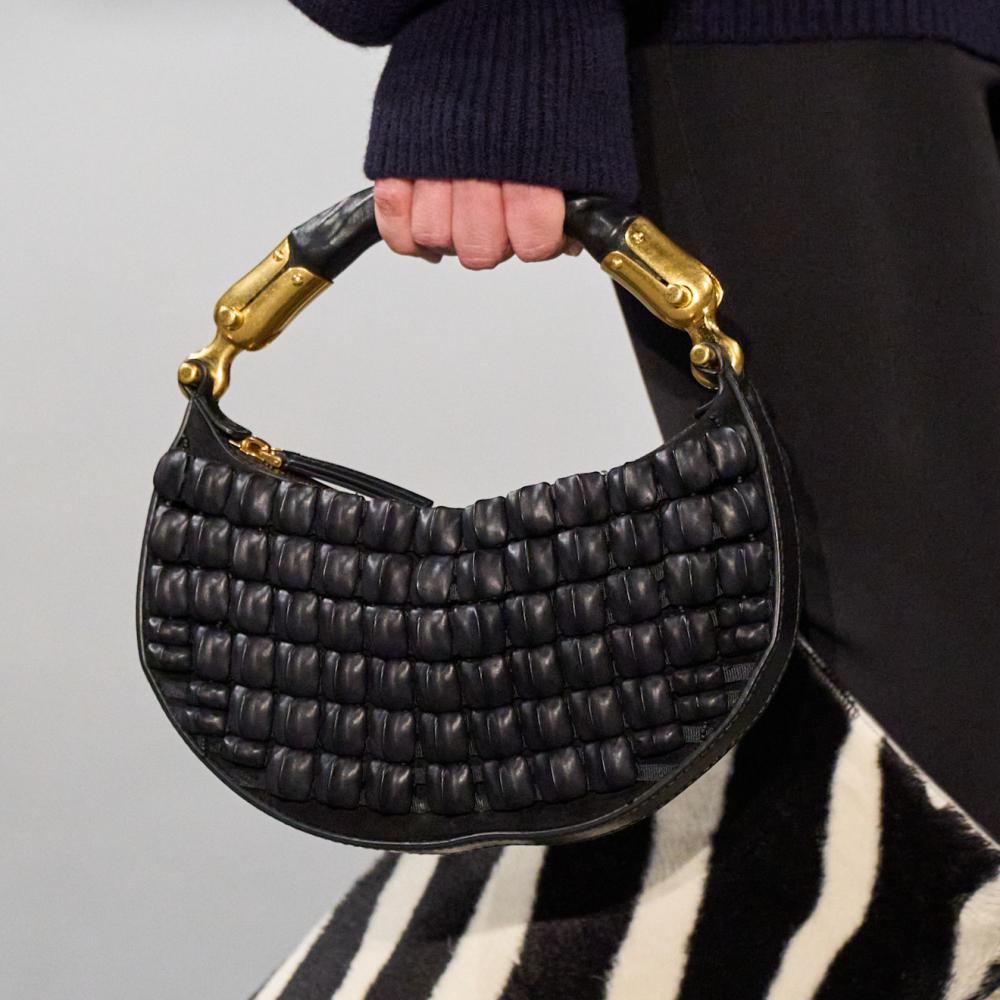 تنوع نقشات الحقائب في الشتاء من Balmain 