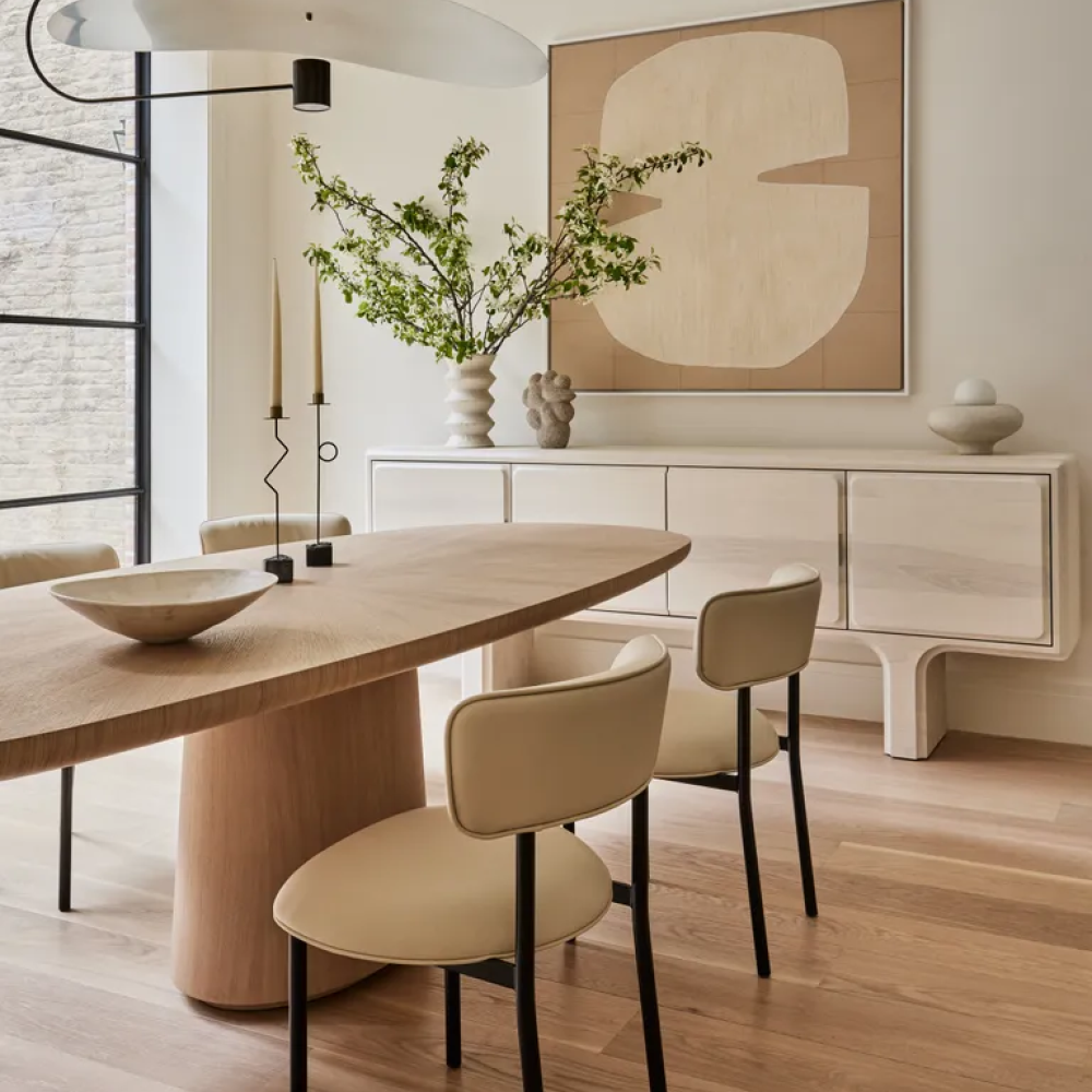 Cloud Dancer  هو لون يمنح المساحات الداخلية شعورًا بالسكينة والاسترخاء