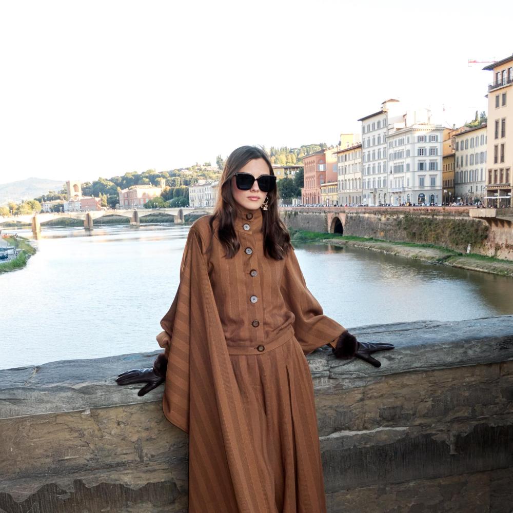 إطلالة من مجموعة “Firenze” بتفاصيل مستوحاة من العمارة