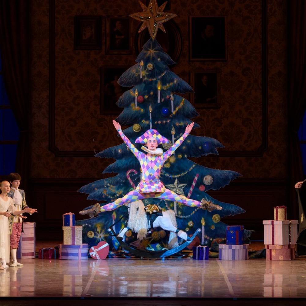 "كسارة البندق".. تجربة فنية لاحتفالات مناسبات نهاية العام تنتظركم في دبي 