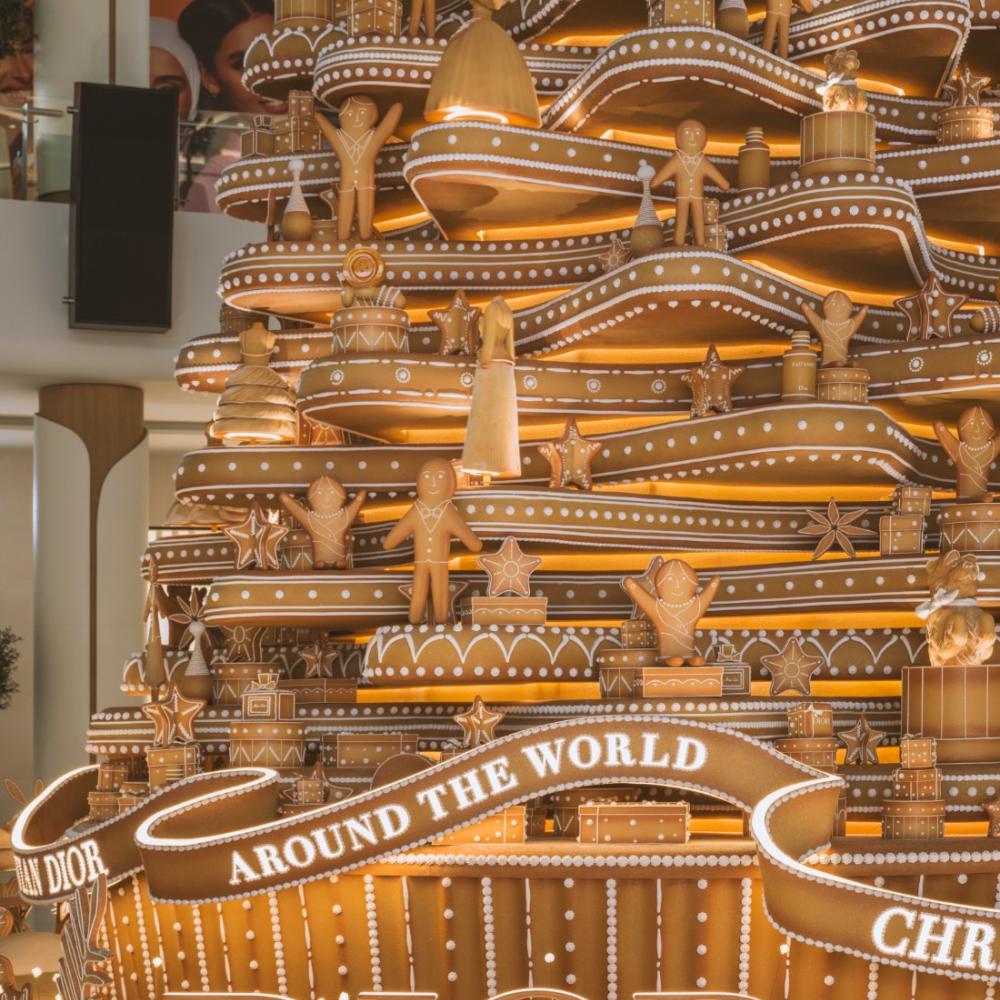 ديكور بوتيك "ديور" Dior الآسر وشجرة العيد الساحرة في دبي مول