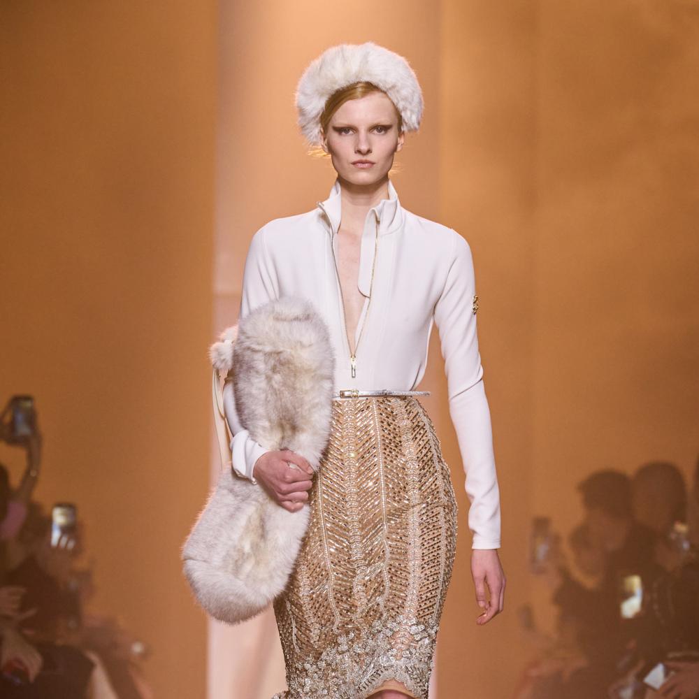 تنسيق الذهبي مع الأبيض بأسلوب Elie Saab