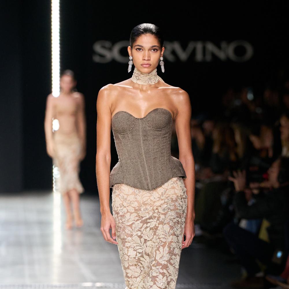 موضة التنورة المتنوعة تبرز في سهرات رأس السنة