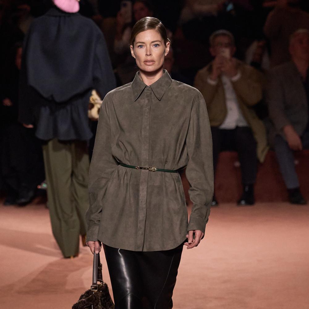 قميص عصري من المخمل مع  Fendi 