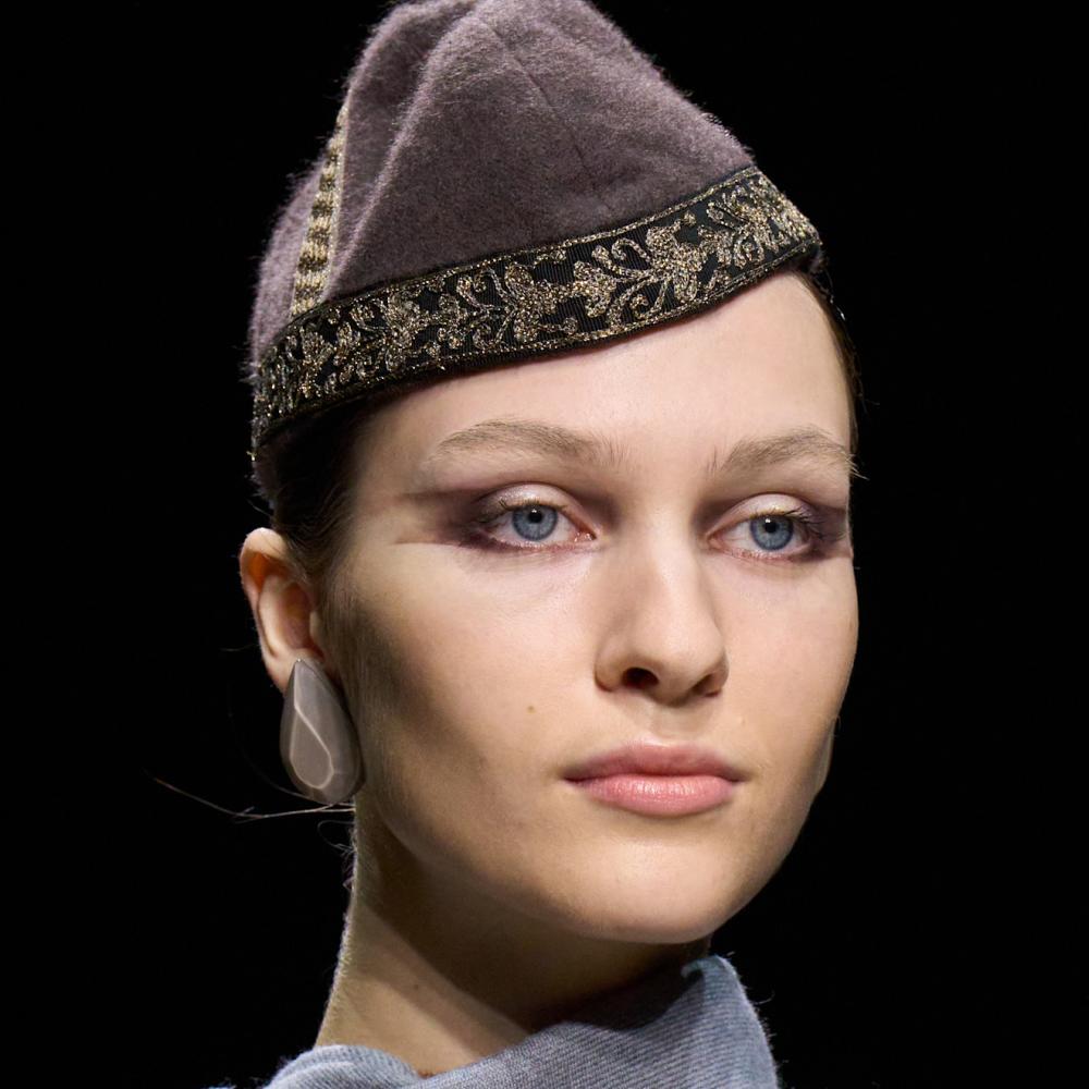 قبعات مميزة من تصميم Giorgio Armani 