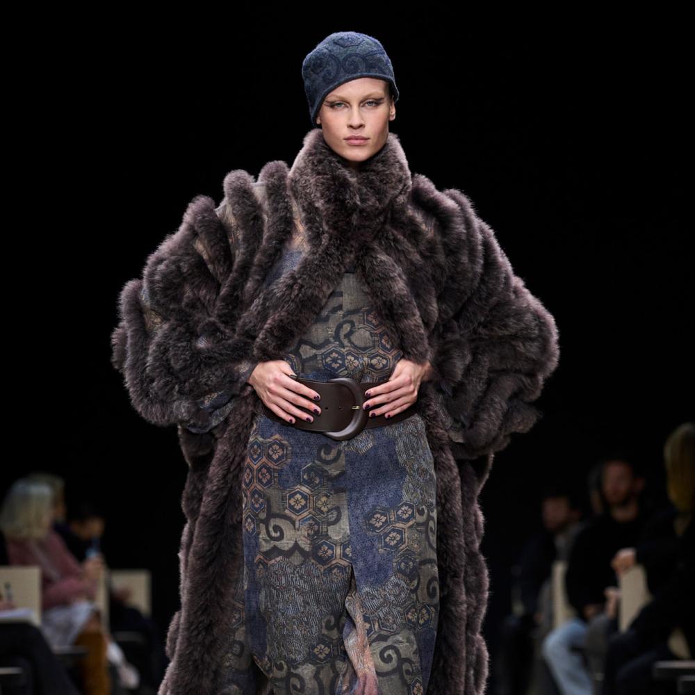 معطف فرو لافت من Giorgio Armani