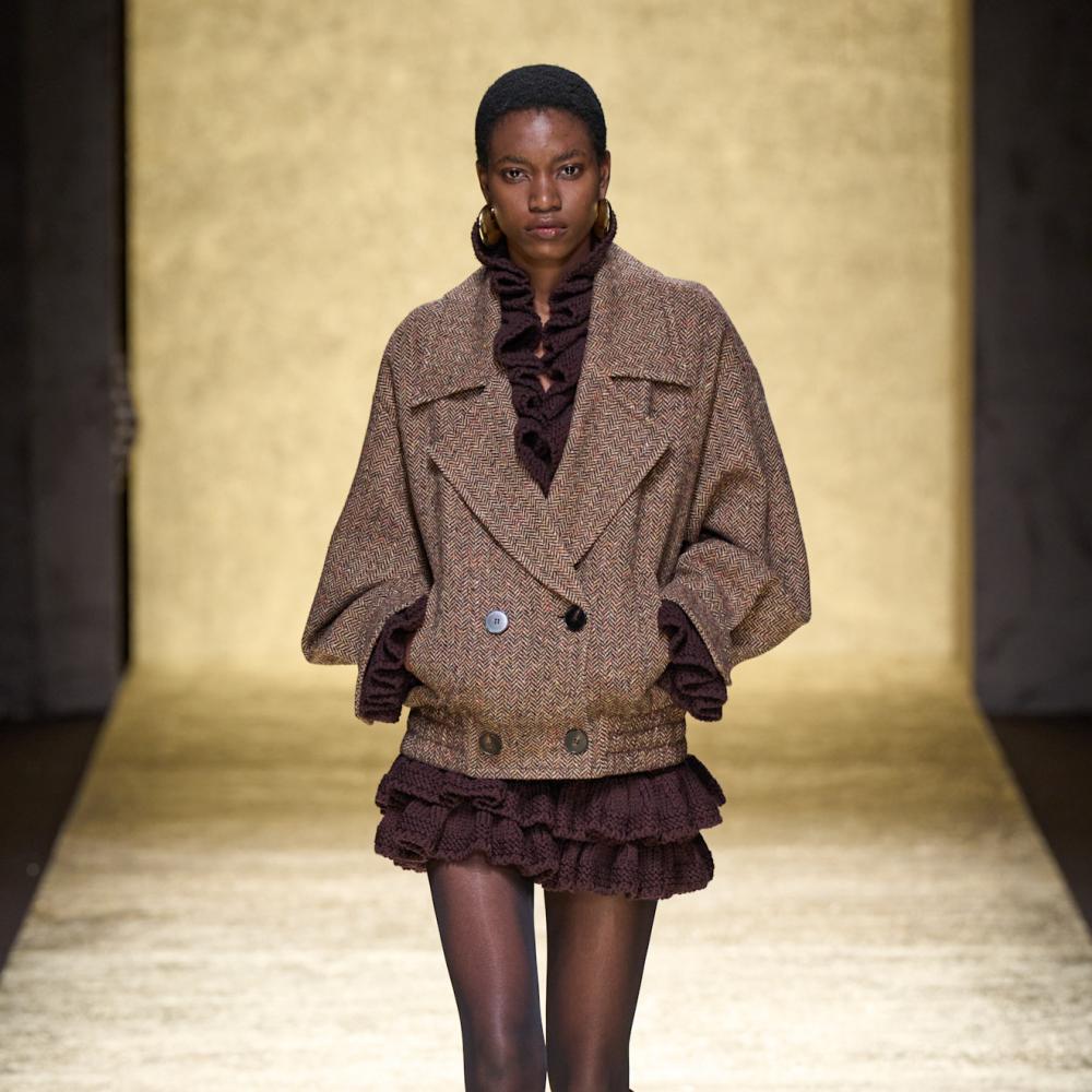 إطلالة بألوان ترابية من Luisa SPagnoli